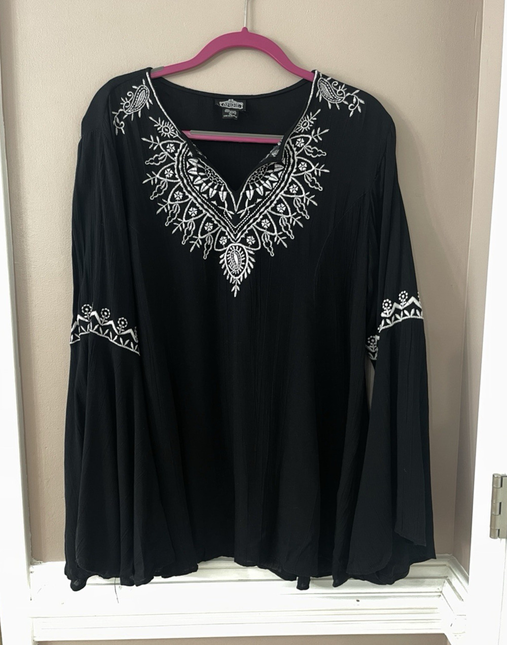 Angie Top Womens L Black Embroidered Boho Chic Peasant Blouse Bell Sleeve Rayon